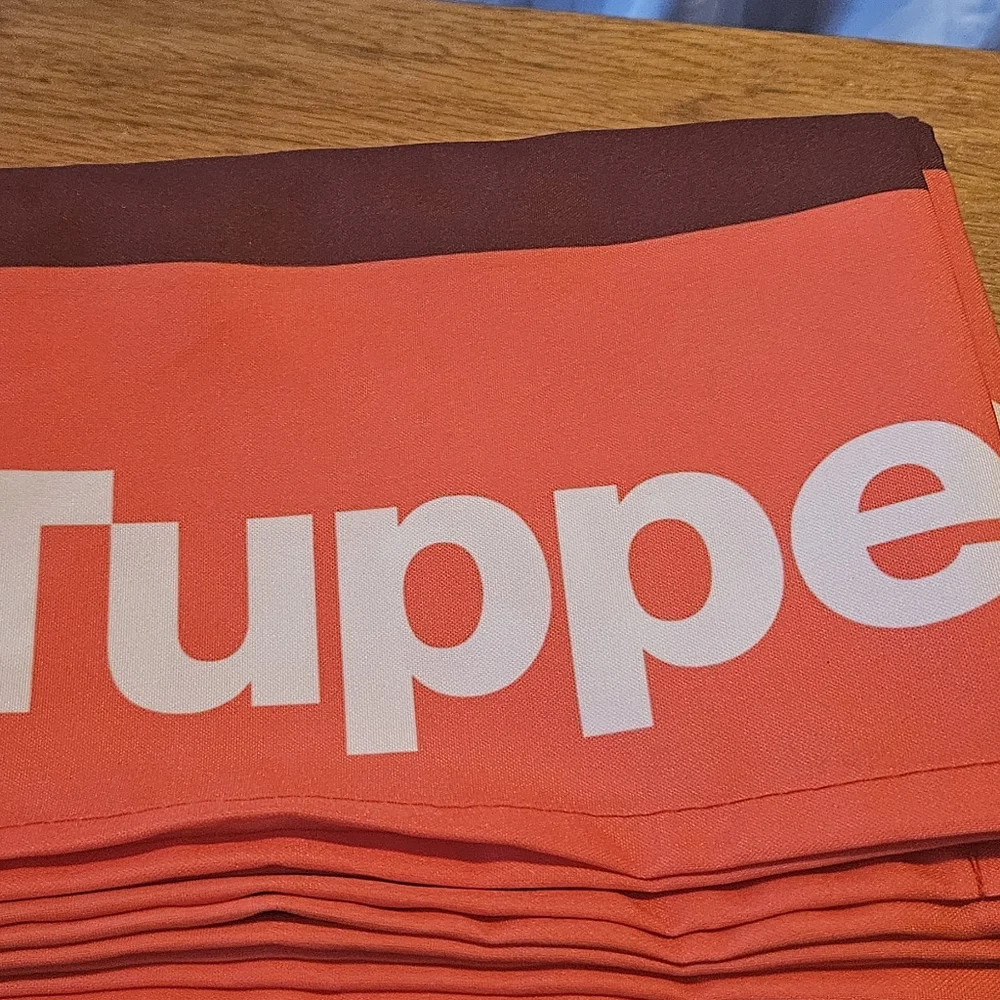 Tupperware table cloth - Picture 5 of 7